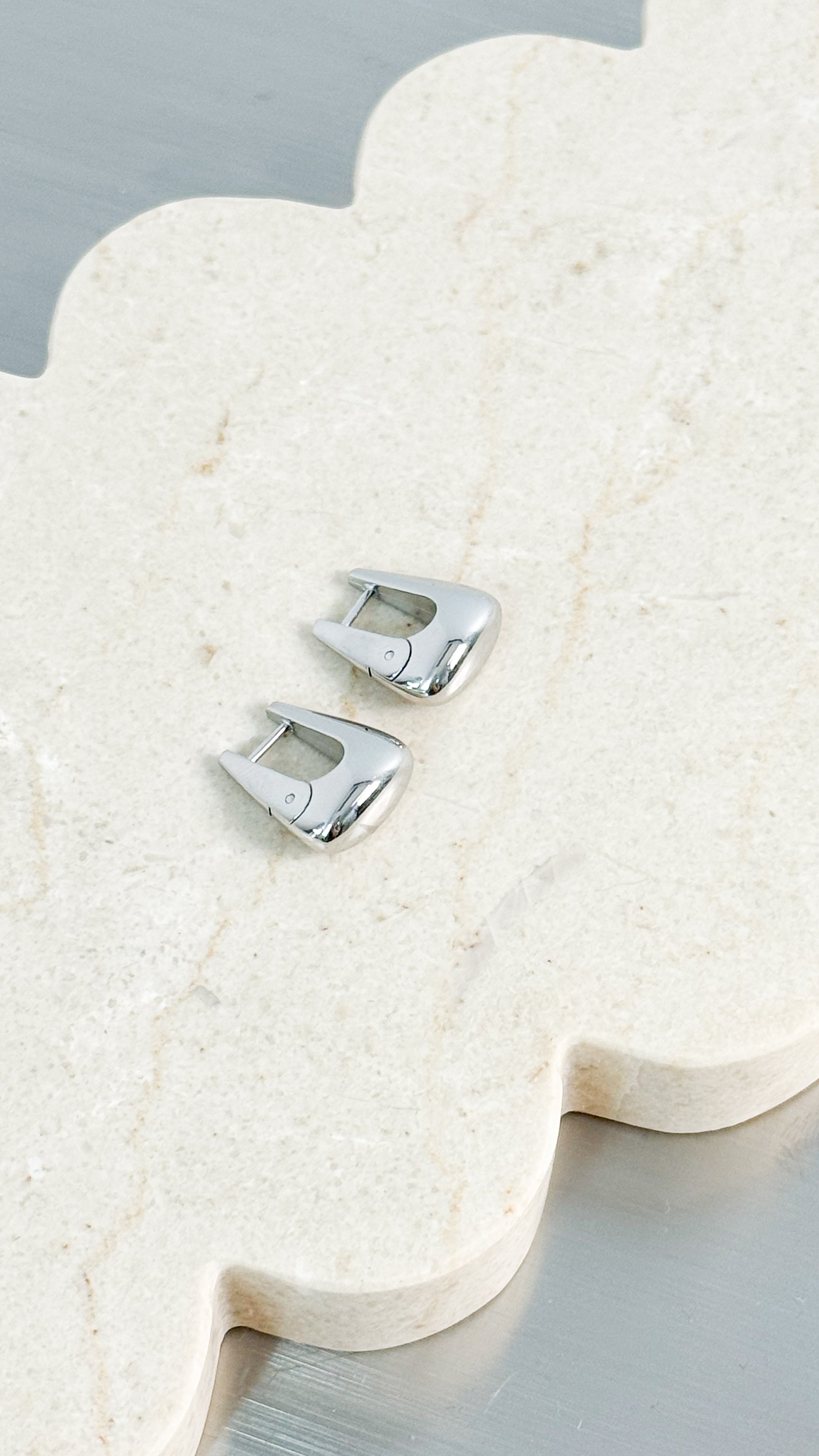 CAPRI 18K GOLD PLATED HOOP EARRINGS - SILVER