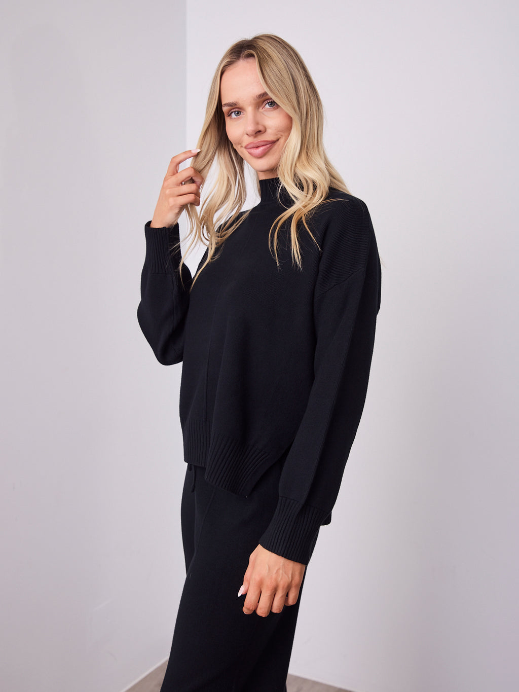 DELTA KNIT TOP - BLACK