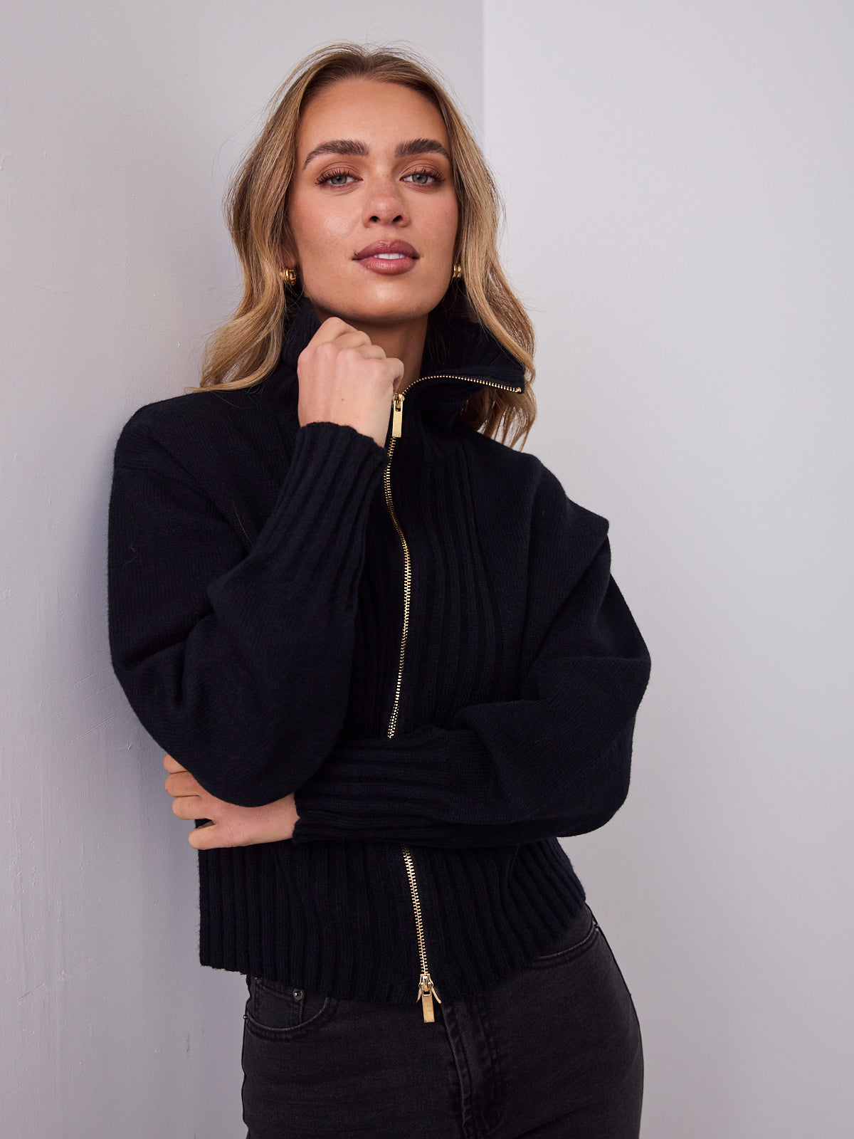 NERO TWO WAY ZIP KNIT - BLACK