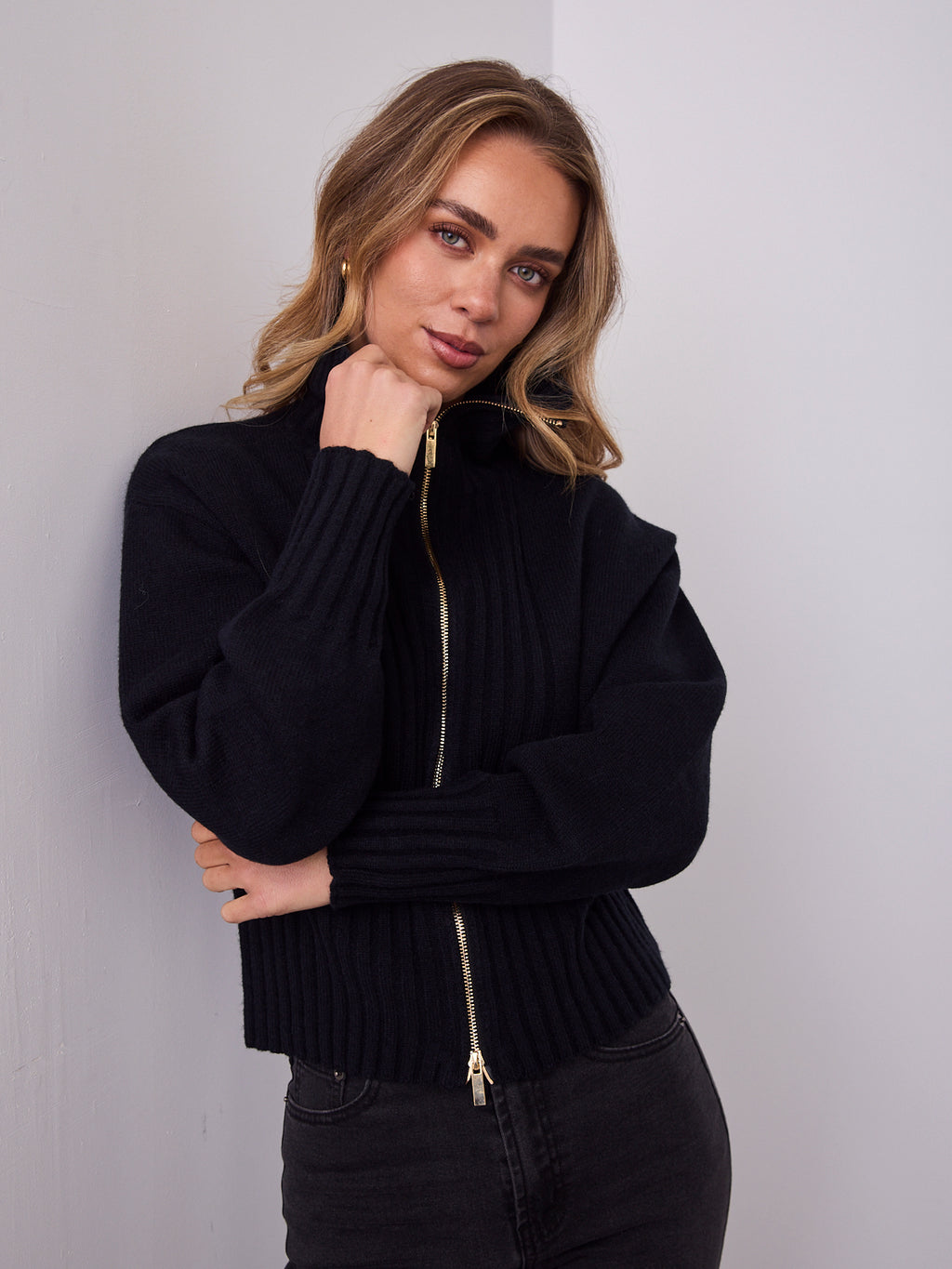 NERO TWO WAY ZIP KNIT - BLACK