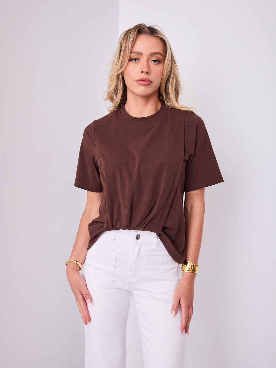AMBER TUCK TEE - CHOCOLATE