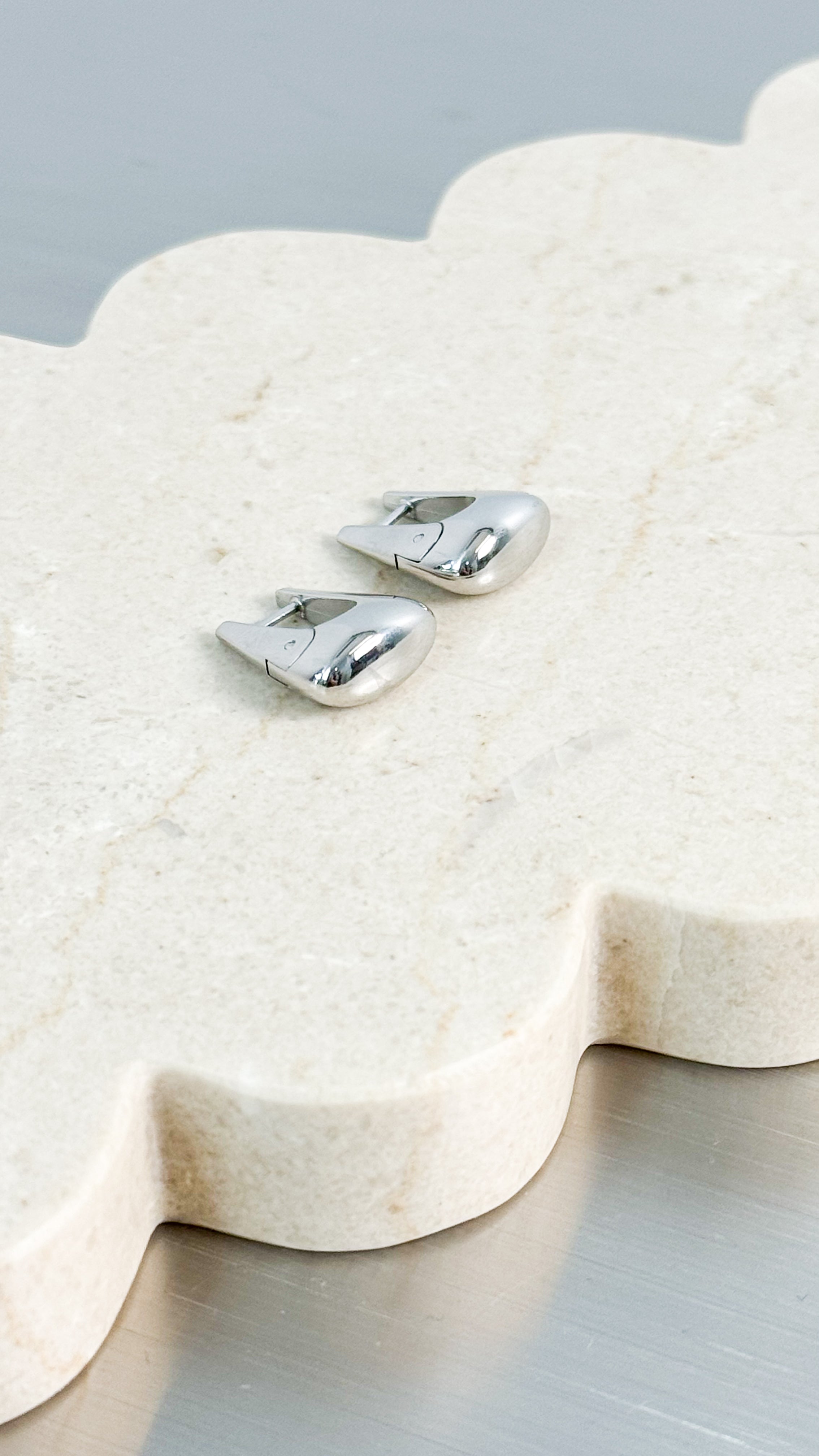 CAPRI 18K GOLD PLATED HOOP EARRINGS - SILVER