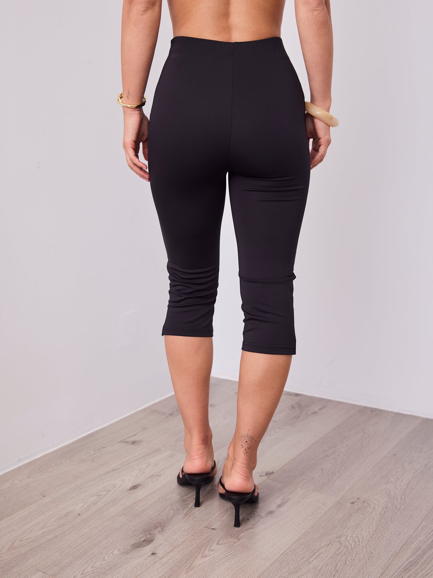 KHLOE CAPRI PANT - BLACK