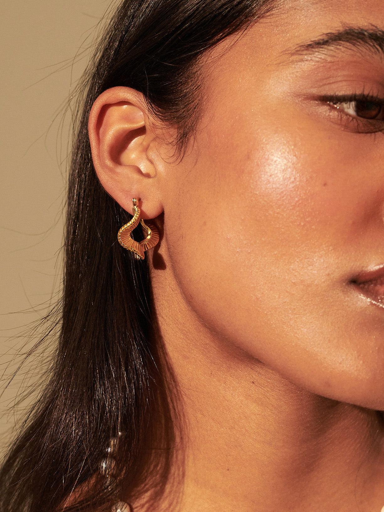 WAVE COIL 18K GOLD PLATED EARRINGS - GOLD