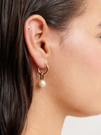 BELLA HOOP PEARL 18K GOLD PLATED EARRINGS - GOLD