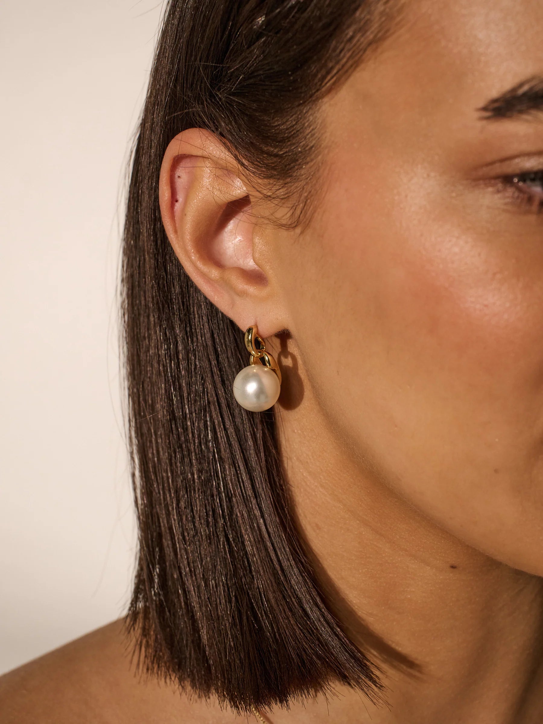 CLASSIC PEARL 18K GOLD PLATED EARRINGS - GOLD