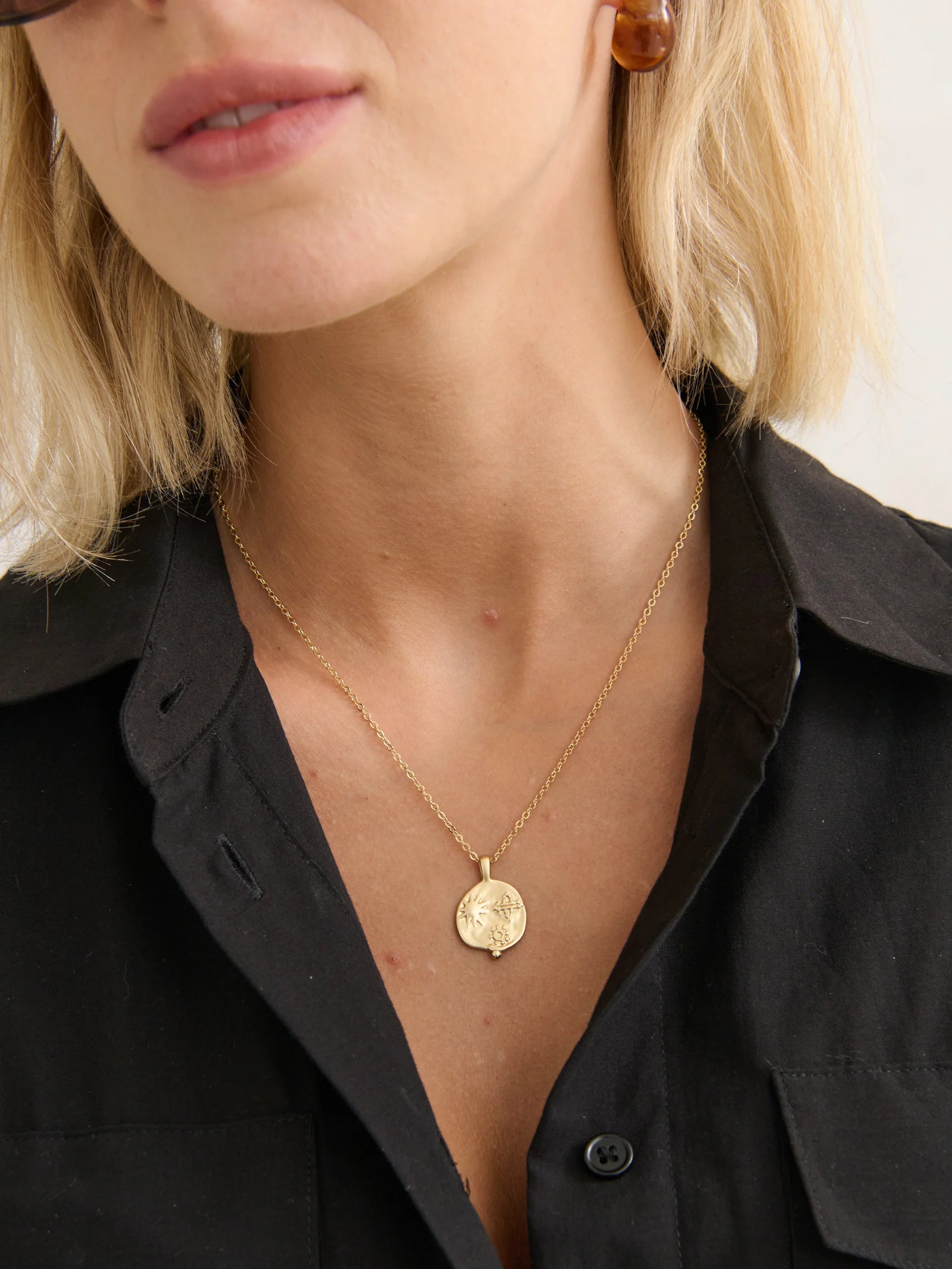 OCEAN COIN CHARM 18K GOLD PLATED NECKLACE - GOLD