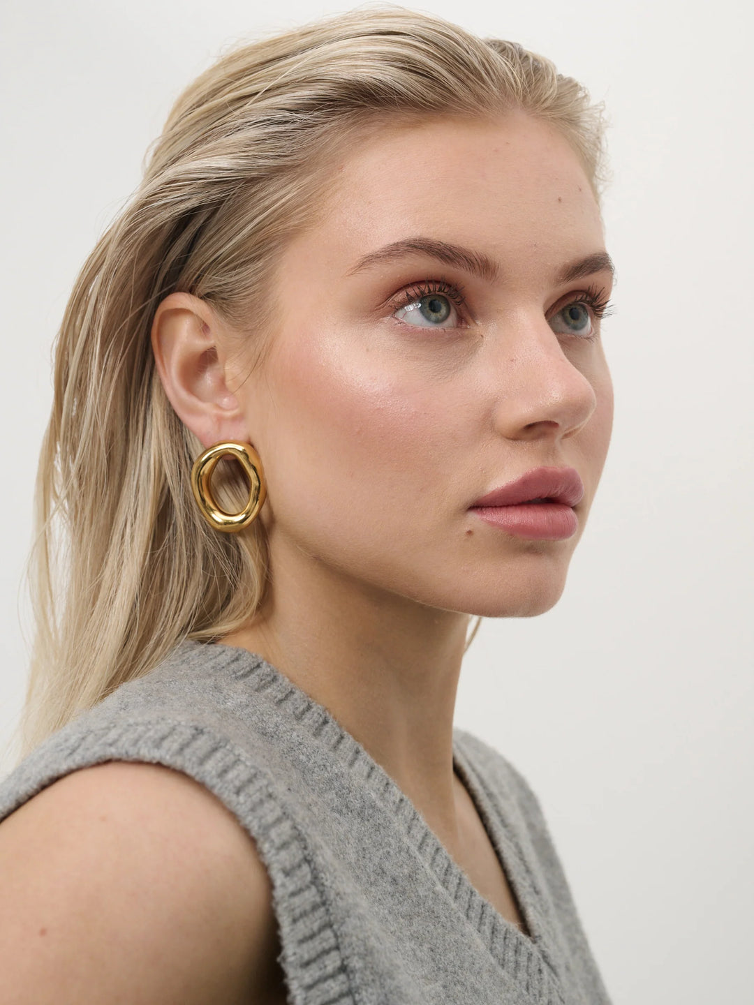 DELIA ORGANIC STATEMENT EARRINGS - GOLD