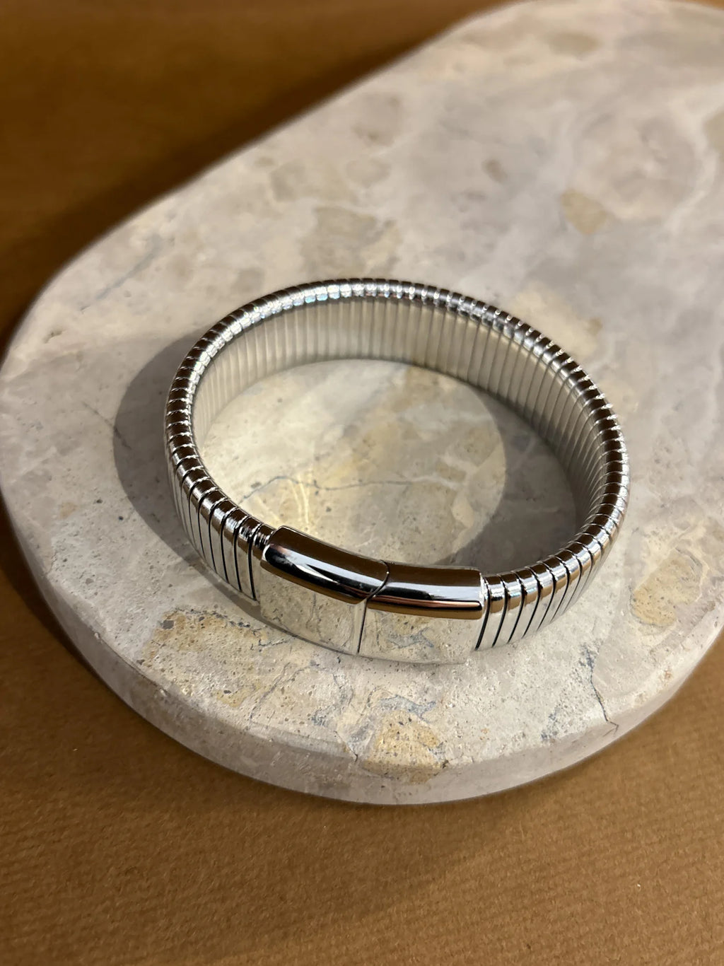BOLD SNAKE MAGNETIC BANGLE - SILVER