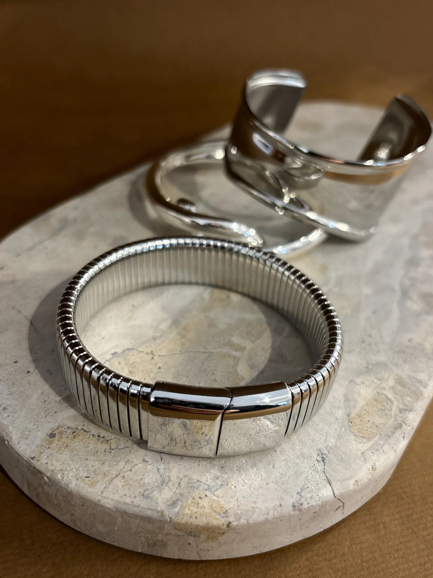 BOLD SNAKE MAGNETIC BANGLE - SILVER