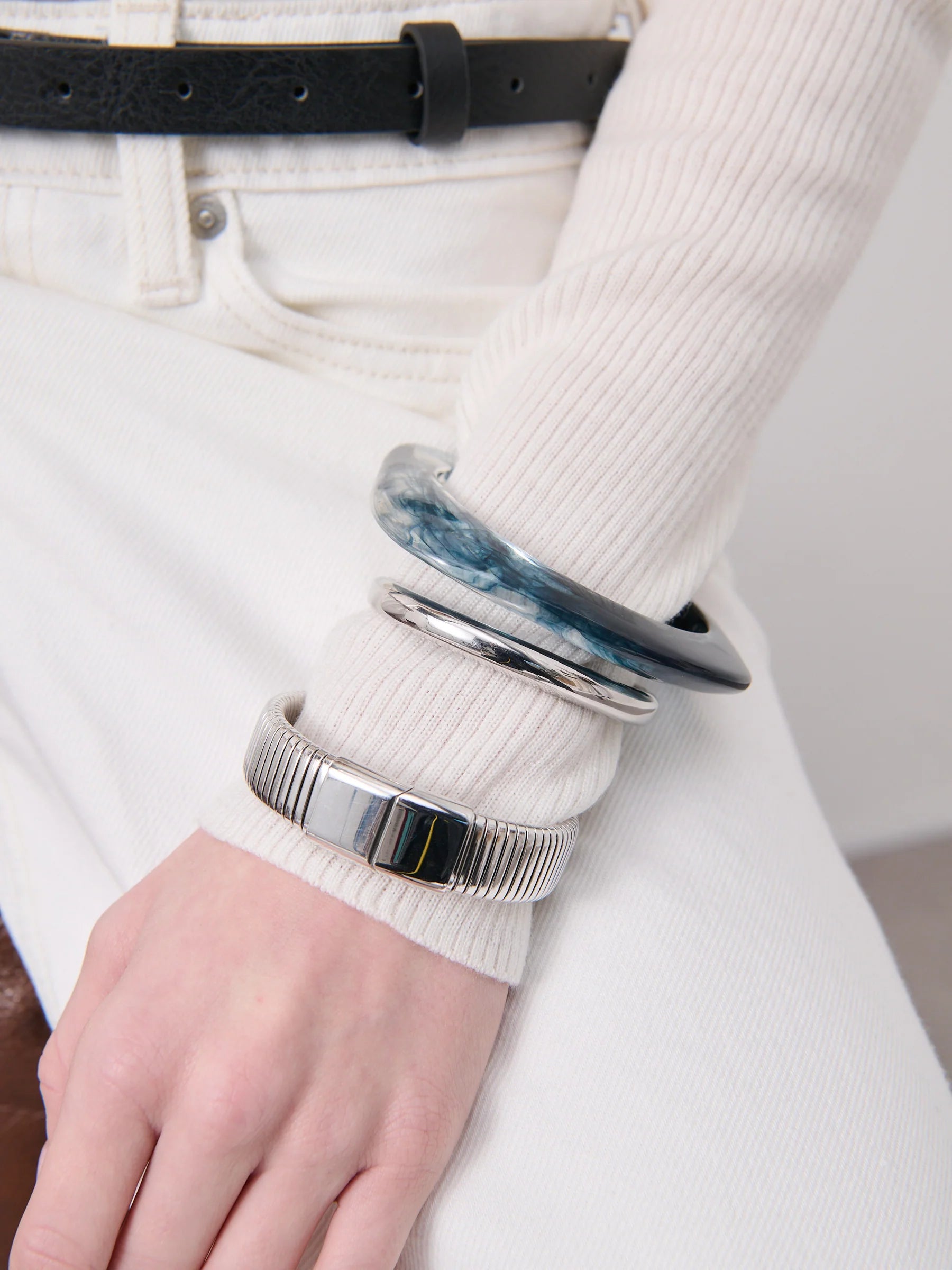 BOLD SNAKE MAGNETIC BANGLE - SILVER