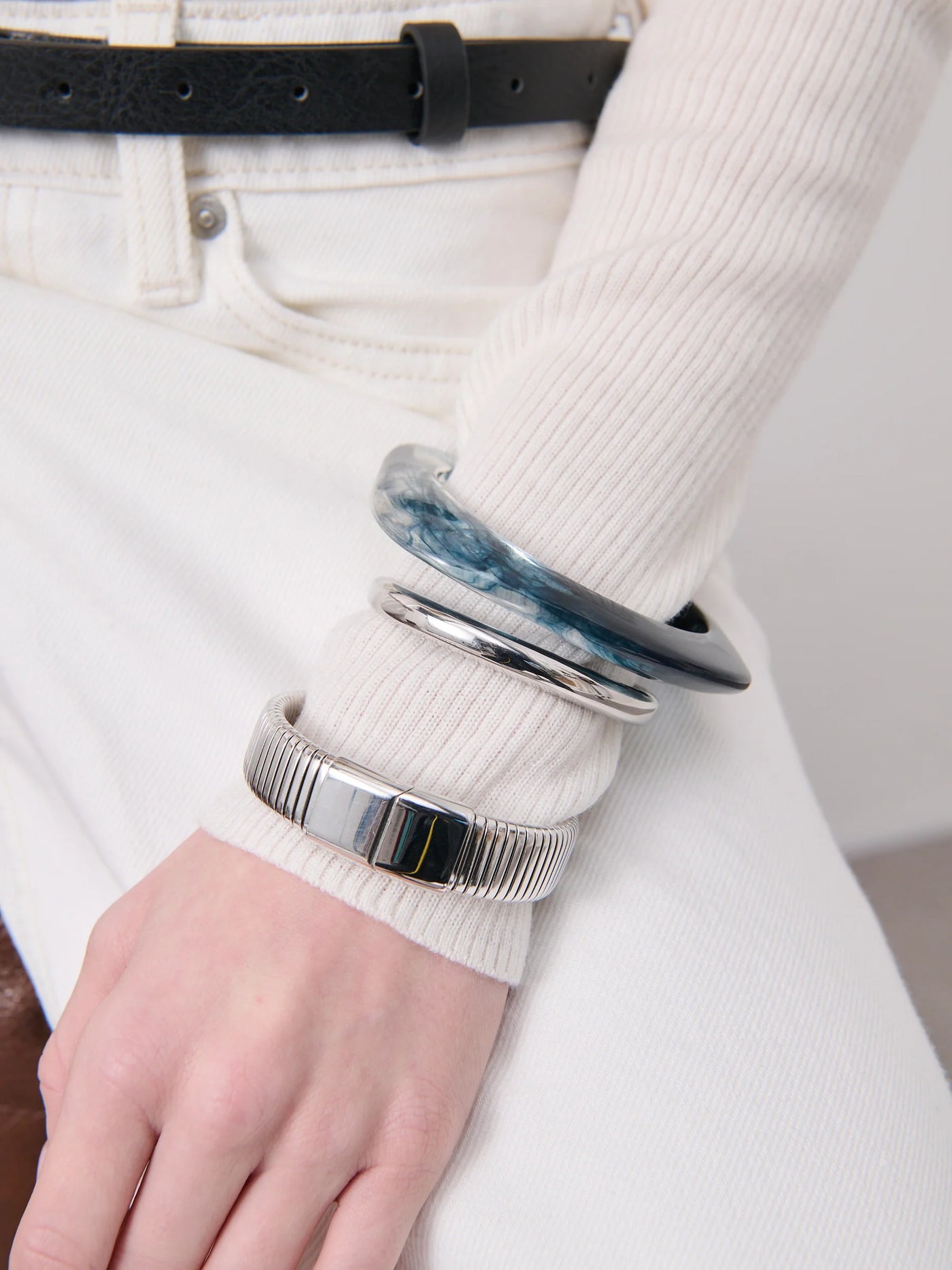BOLD SNAKE MAGNETIC BANGLE - SILVER