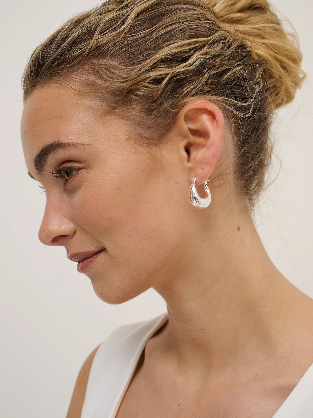 LINDA HOOP STERLING SILVER PLATED EARRINGS - SILVER