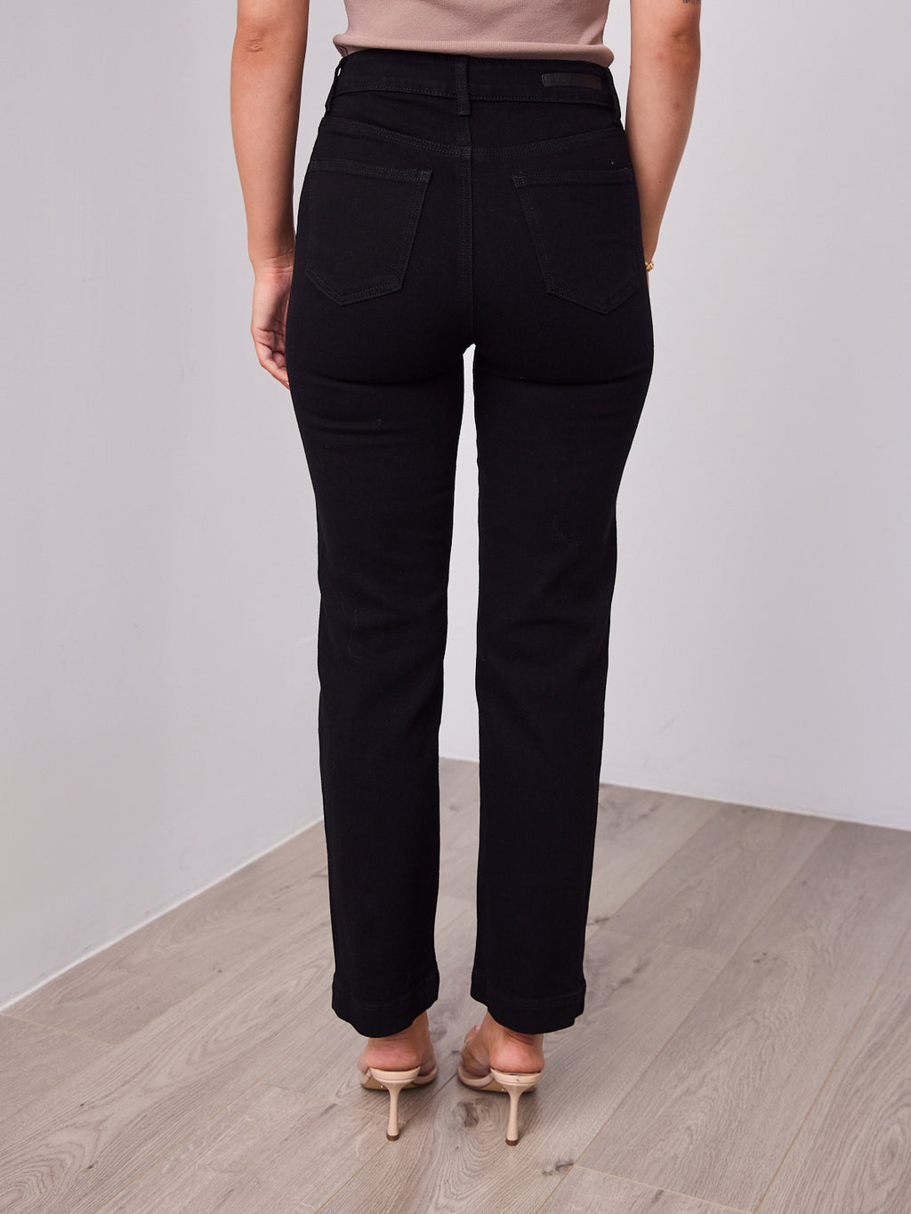 JACKSON STRAIGHT LEG JEAN - BLACK
