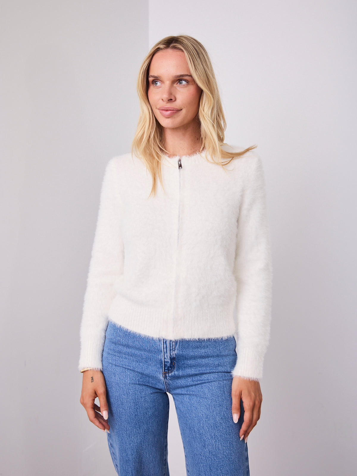 DOMINIQUE ZIP FLUFFY KNIT - WHITE