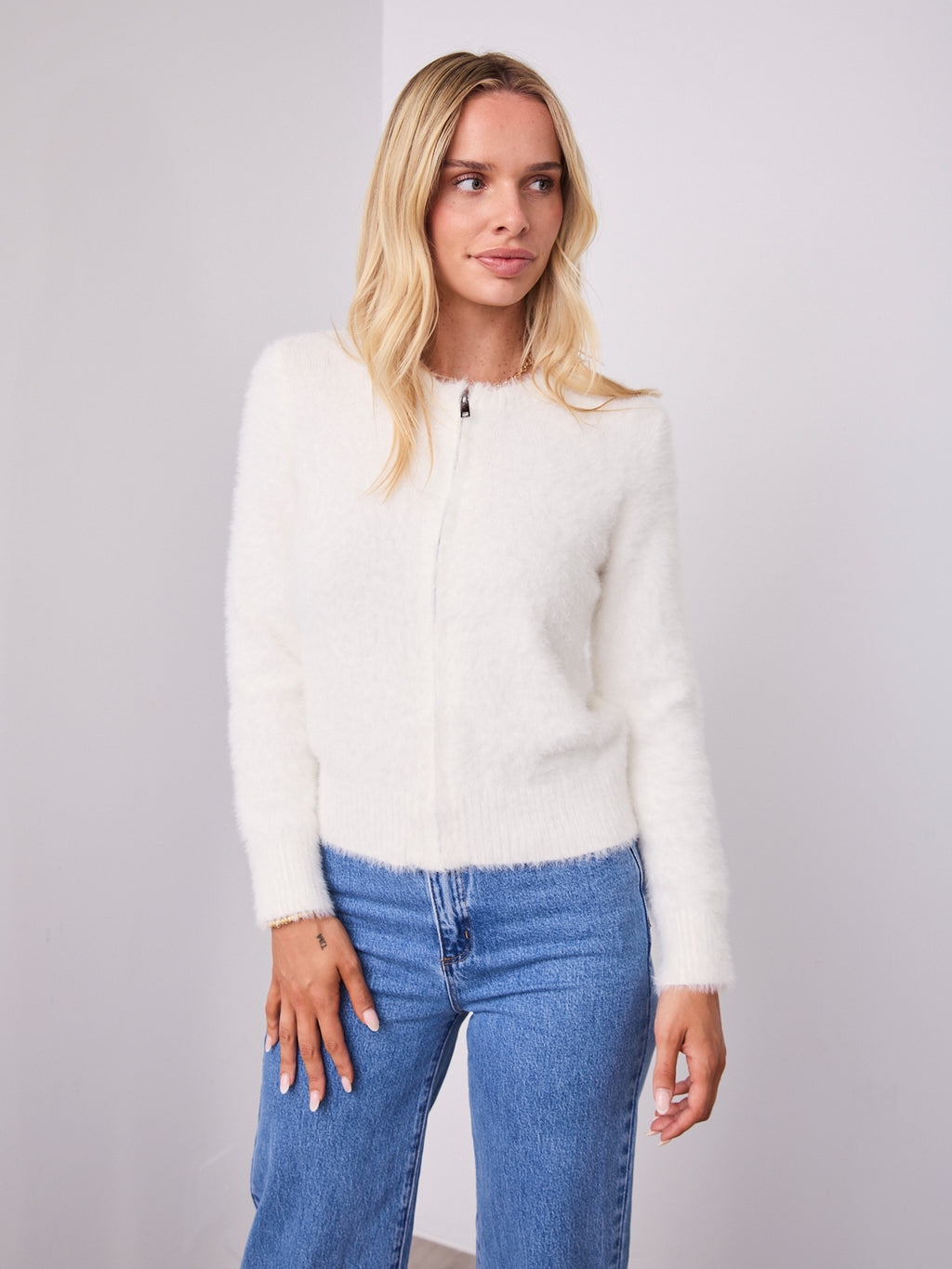 DOMINIQUE ZIP FLUFFY KNIT - WHITE