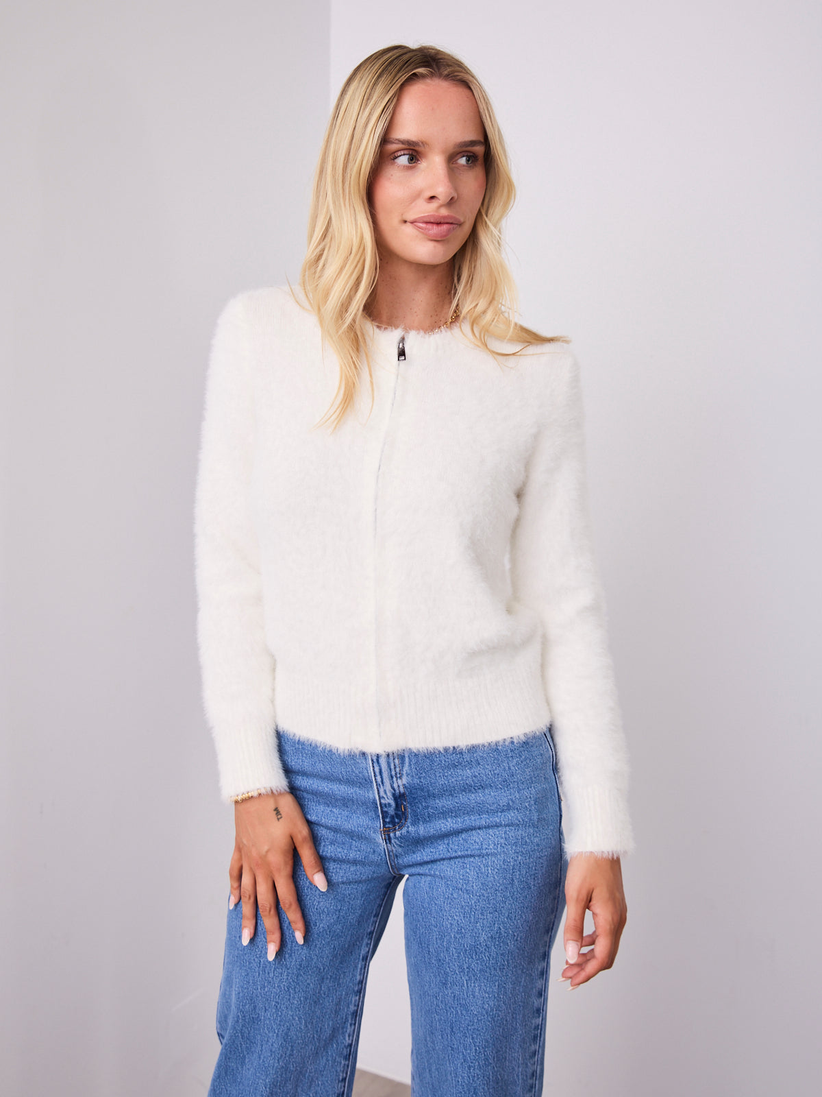 DOMINIQUE ZIP FLUFFY KNIT - WHITE