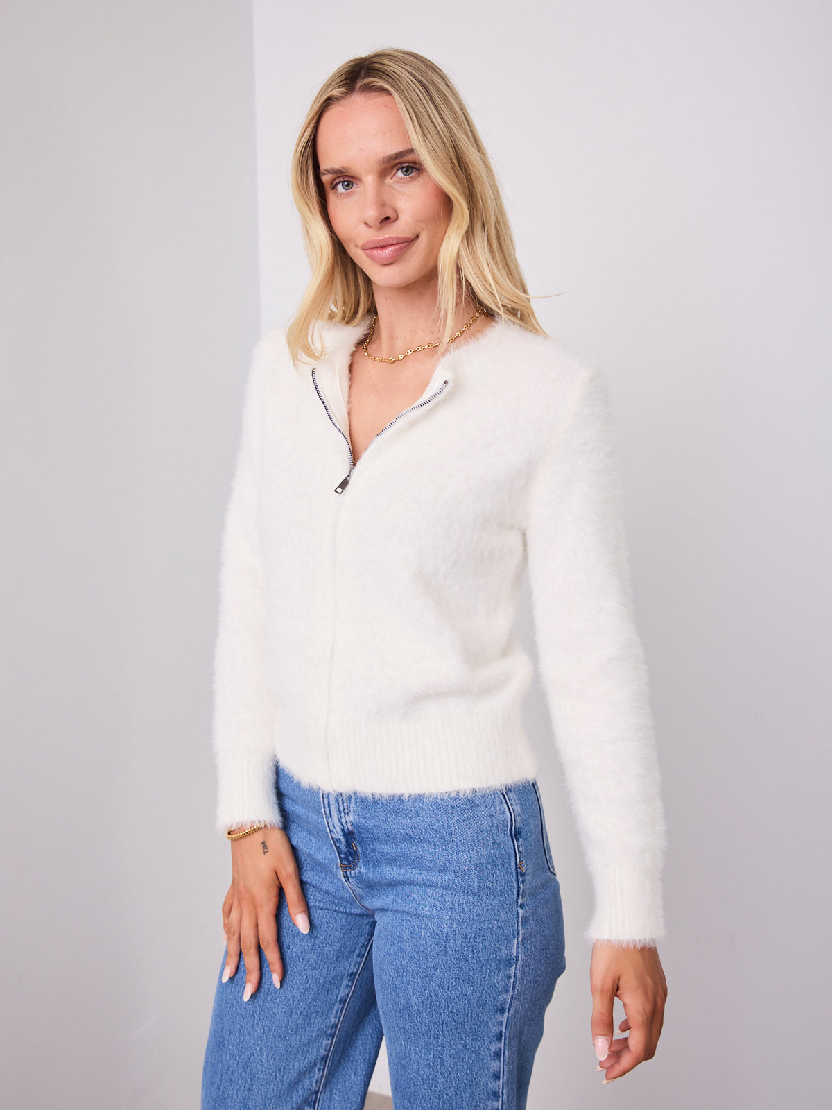 DOMINIQUE ZIP FLUFFY KNIT - WHITE