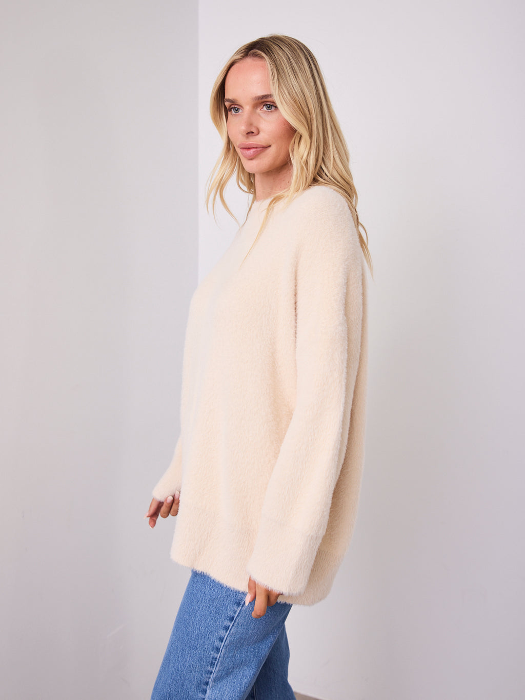 REMY LONG FLUFFY KNIT - LIGHT BEIGE