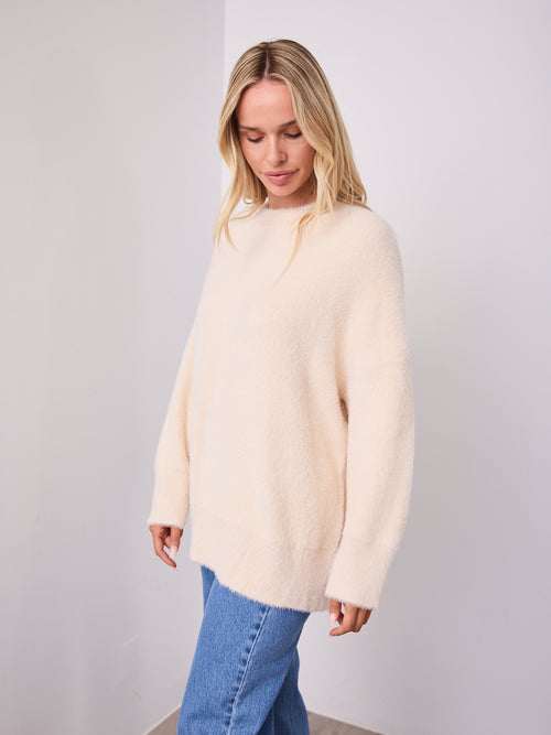 REMY LONG FLUFFY KNIT - LIGHT BEIGE