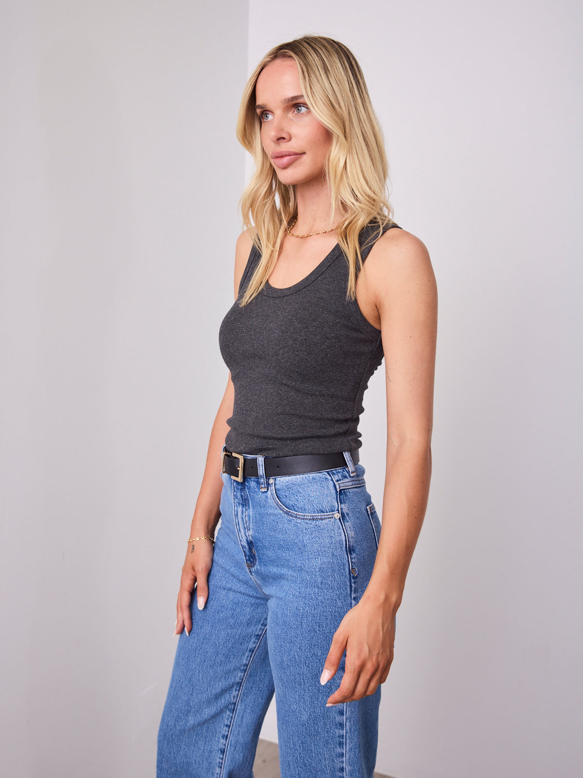 VUE TANK TOP - CHARCOAL