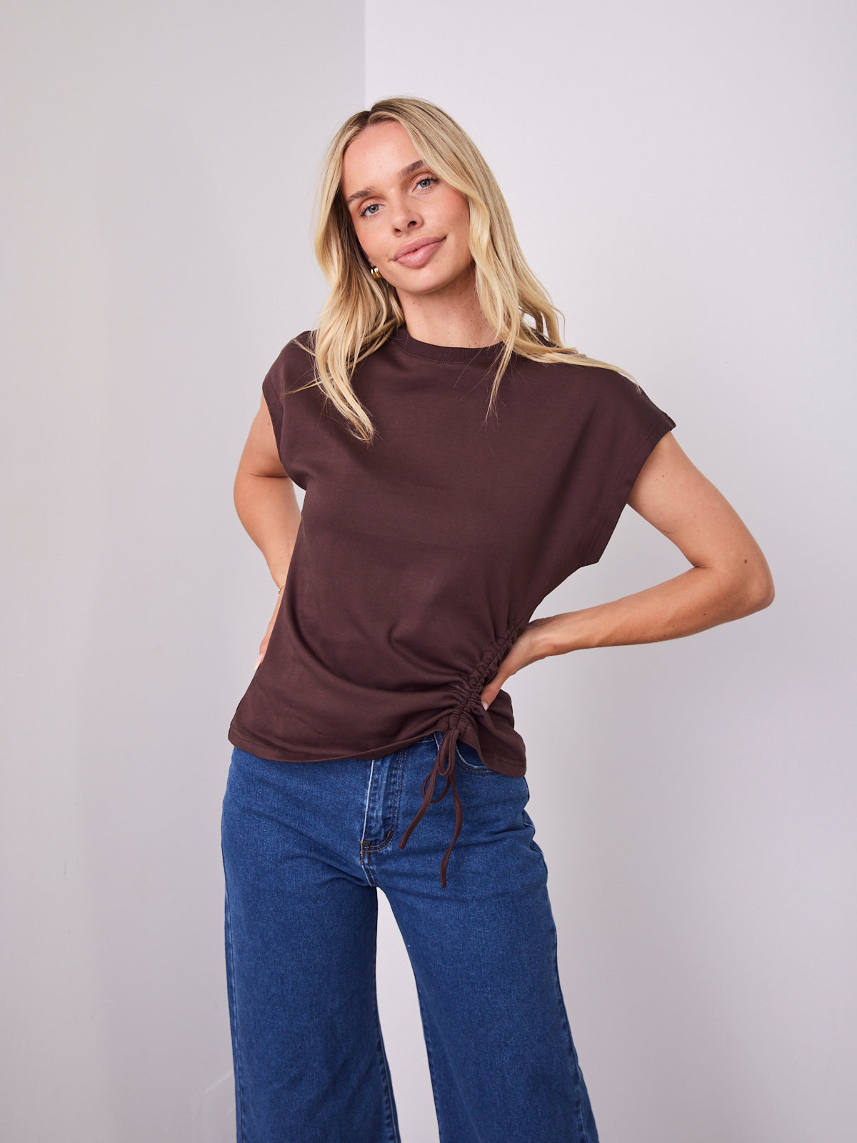 ELISHA TEE - DARK CHOCOLATE