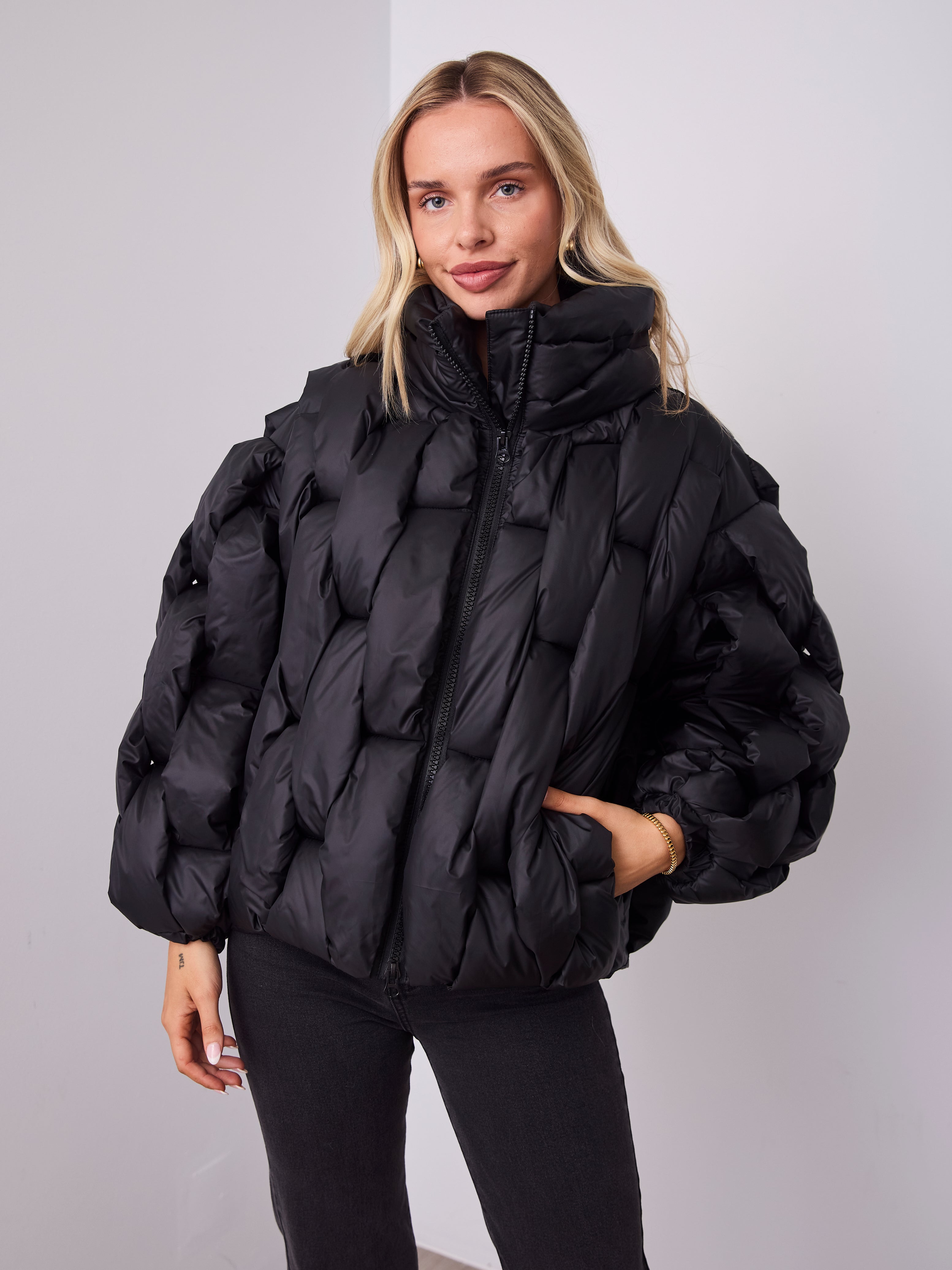 KYLIE PLAIT PUFFER JACKET - BLACK