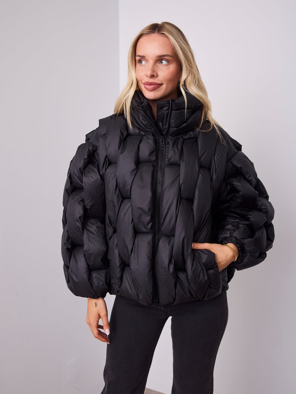 KYLIE PLAIT PUFFER JACKET - BLACK