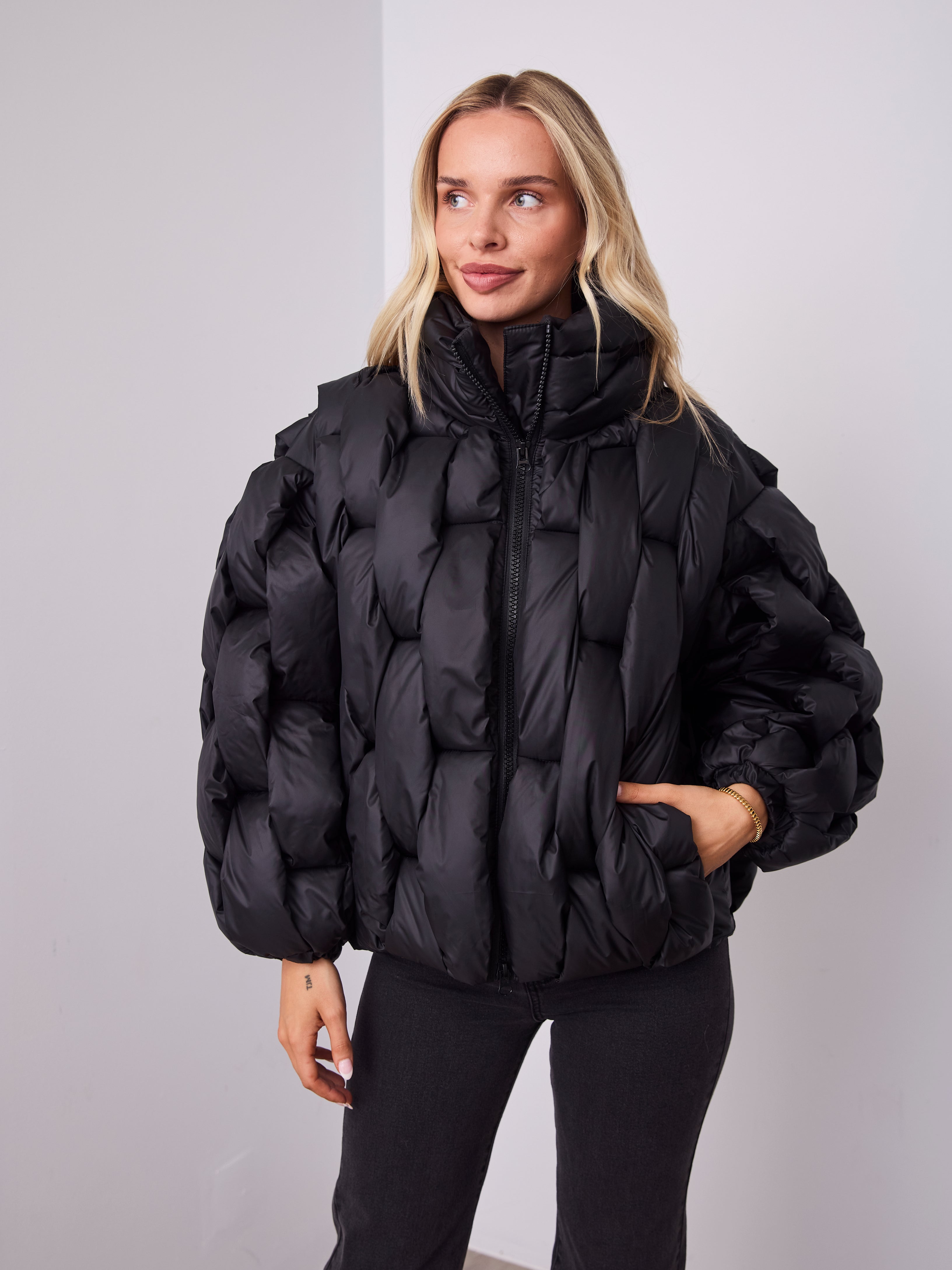 KYLIE PLAIT PUFFER JACKET - BLACK