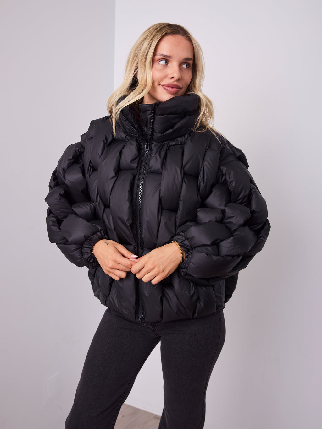 KYLIE PLAIT PUFFER JACKET - BLACK