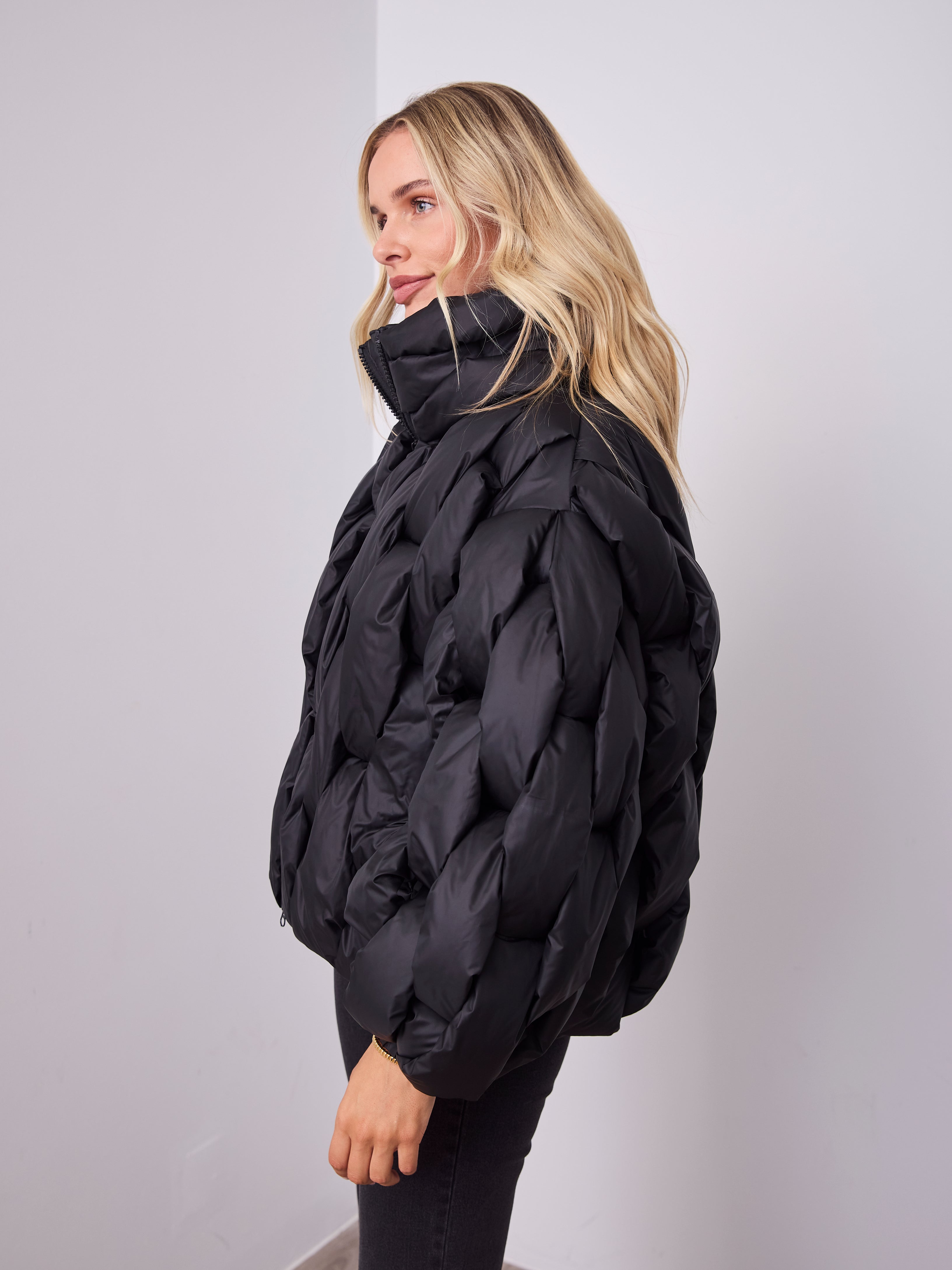 KYLIE PLAIT PUFFER JACKET - BLACK