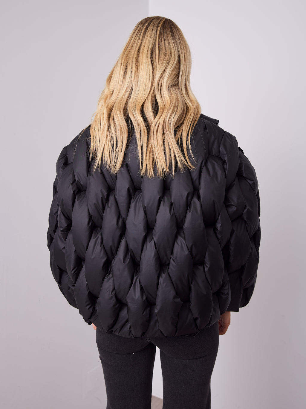KYLIE PLAIT PUFFER JACKET - BLACK