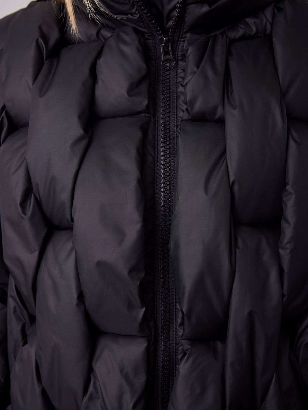 KYLIE PLAIT PUFFER JACKET - BLACK