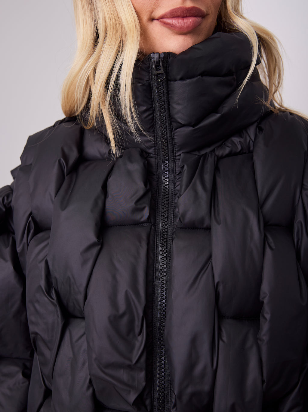 KYLIE PLAIT PUFFER JACKET - BLACK