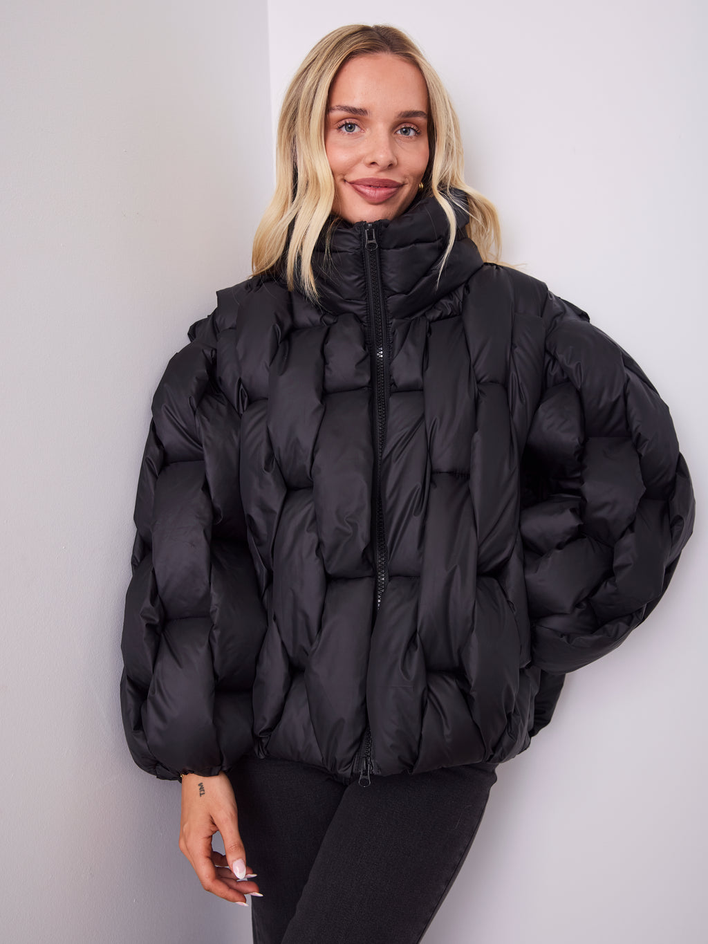 KYLIE PLAIT PUFFER JACKET - BLACK