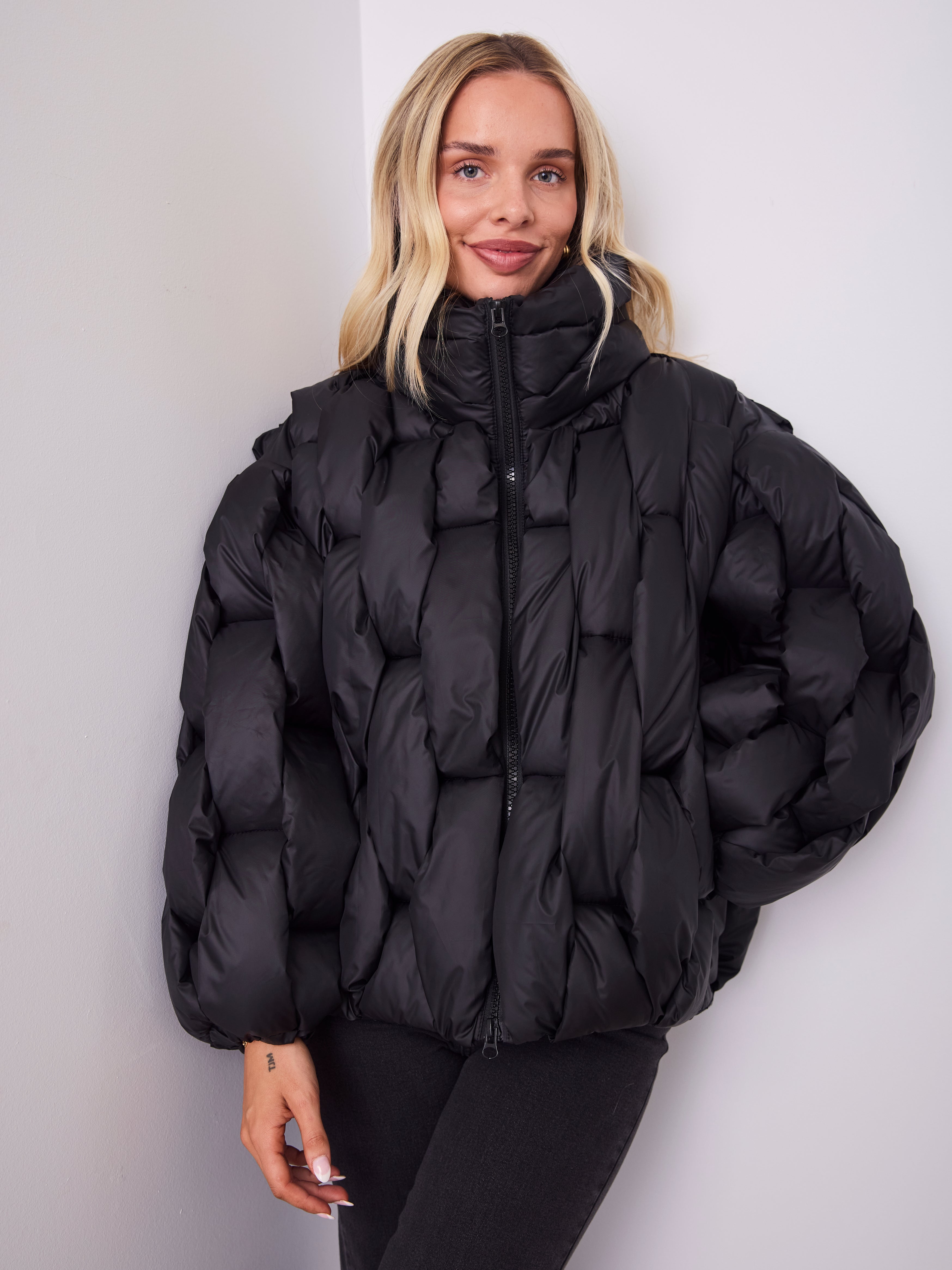KYLIE PLAIT PUFFER JACKET - BLACK