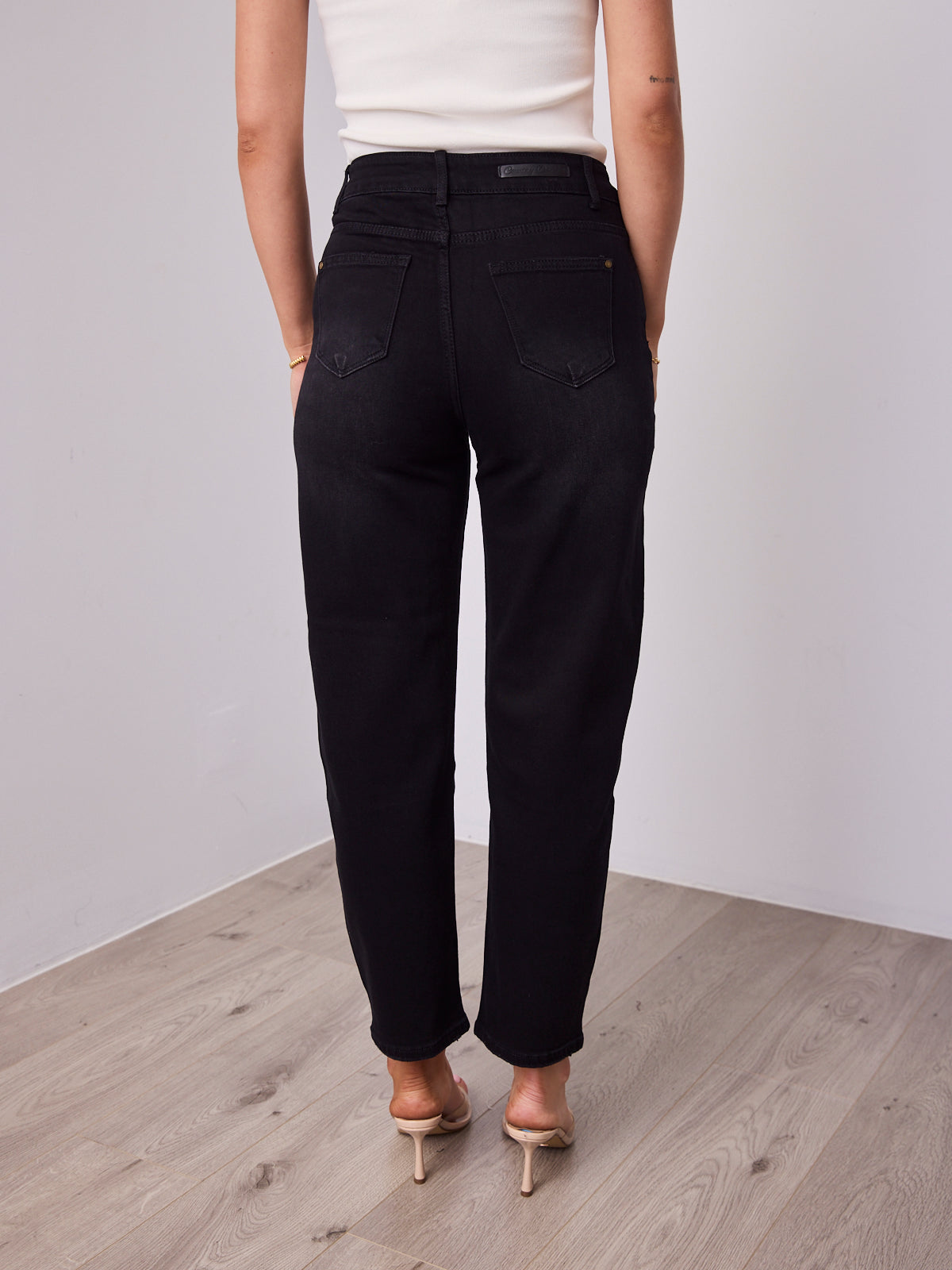 TARAH BARREL JEANS - WASHED BLACK