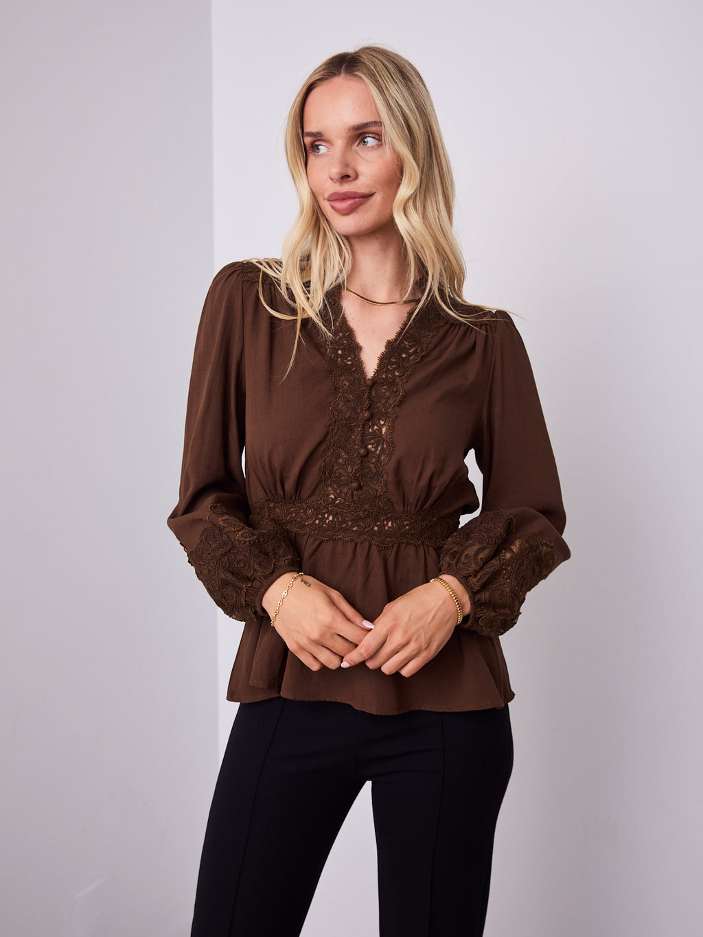 WHITNEY BLOUSE - CHOCOLATE