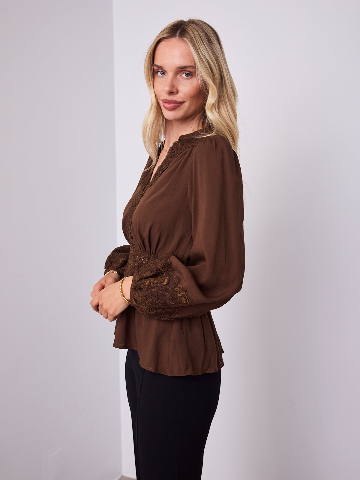 WHITNEY BLOUSE - CHOCOLATE