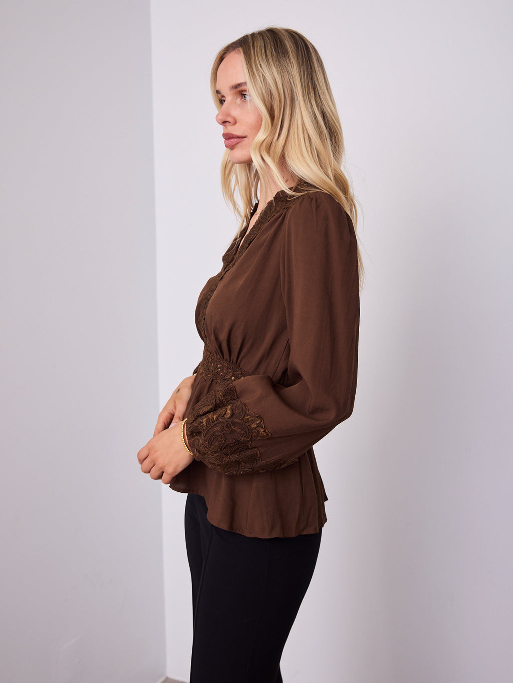WHITNEY BLOUSE - CHOCOLATE