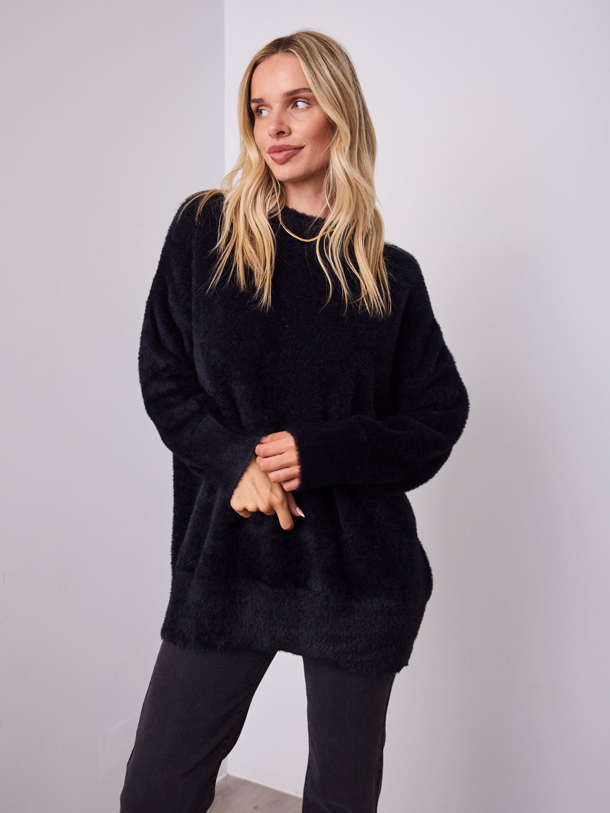 REMY LONG FLUFFY KNIT - BLACK