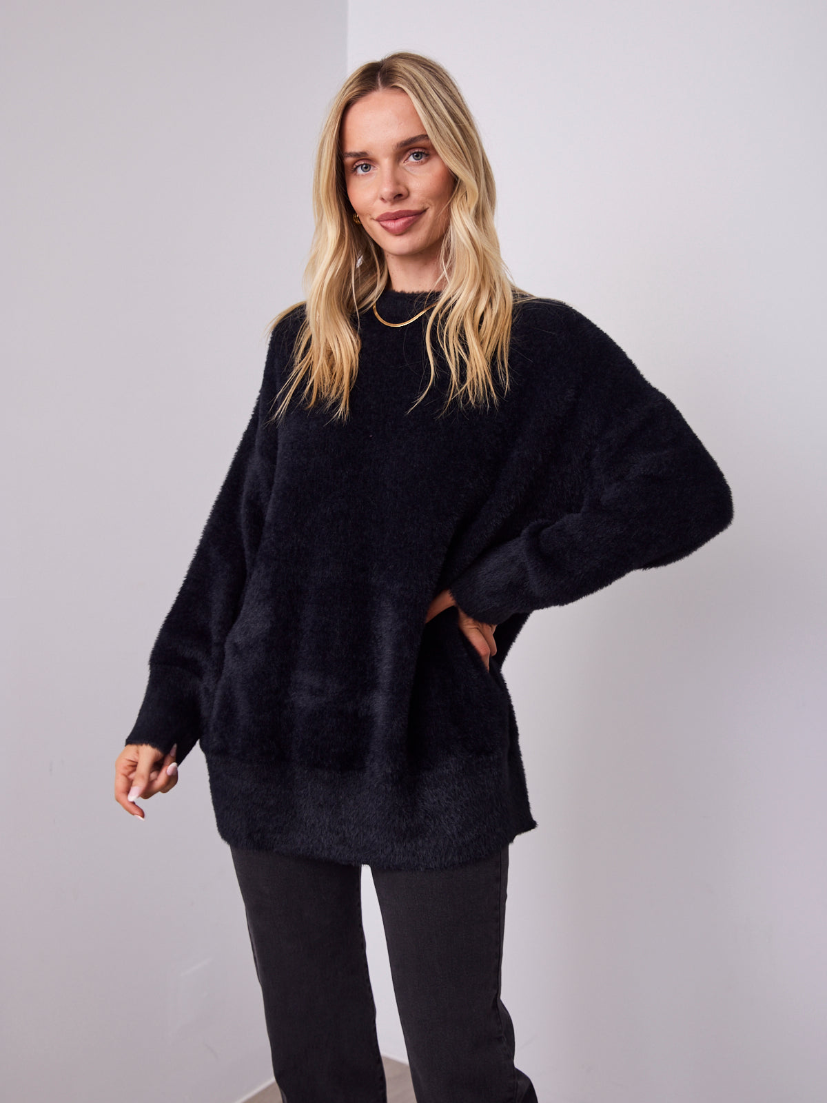 REMY LONG FLUFFY KNIT - BLACK