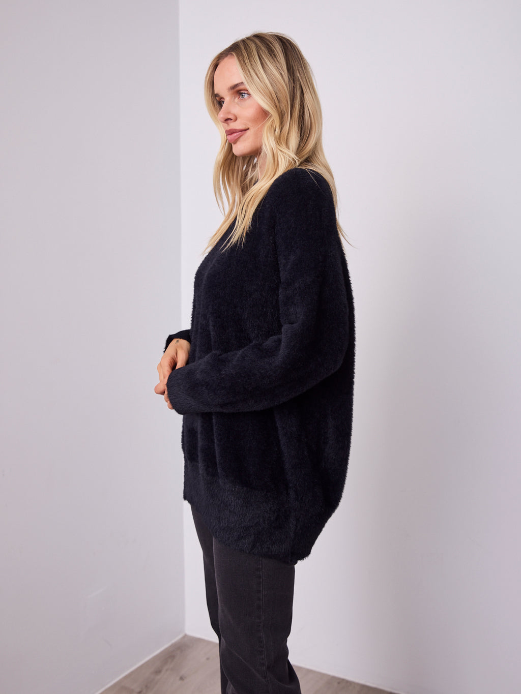 REMY LONG FLUFFY KNIT - BLACK