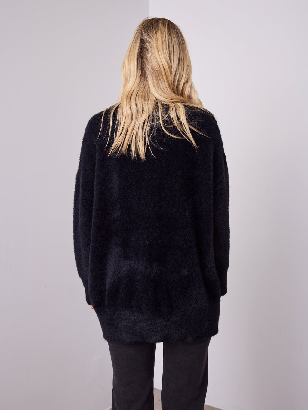 REMY LONG FLUFFY KNIT - BLACK
