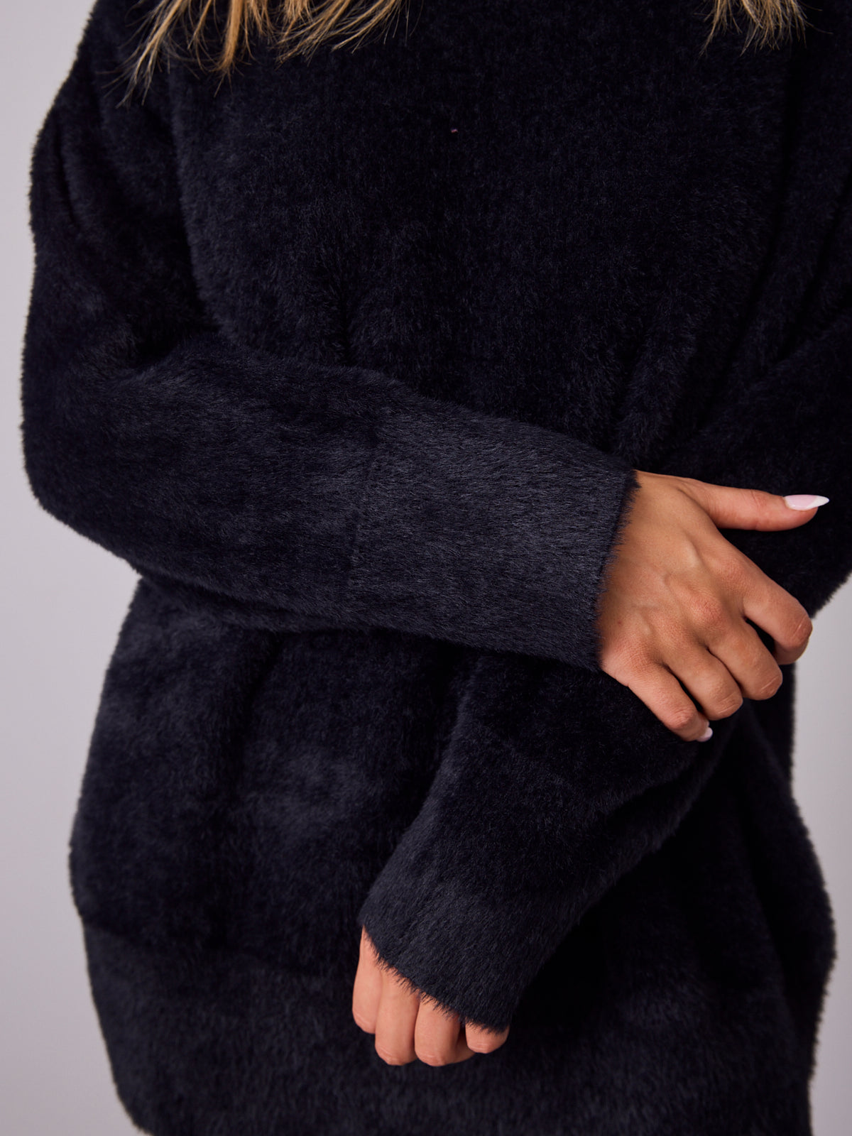 REMY LONG FLUFFY KNIT - BLACK