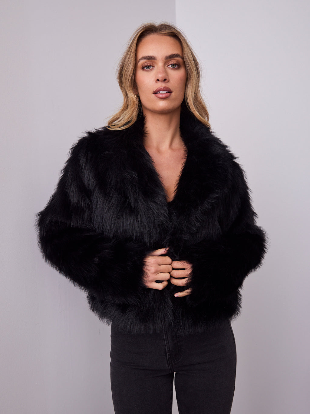 CHICAGO FAUX FUR JACKET - BLACK
