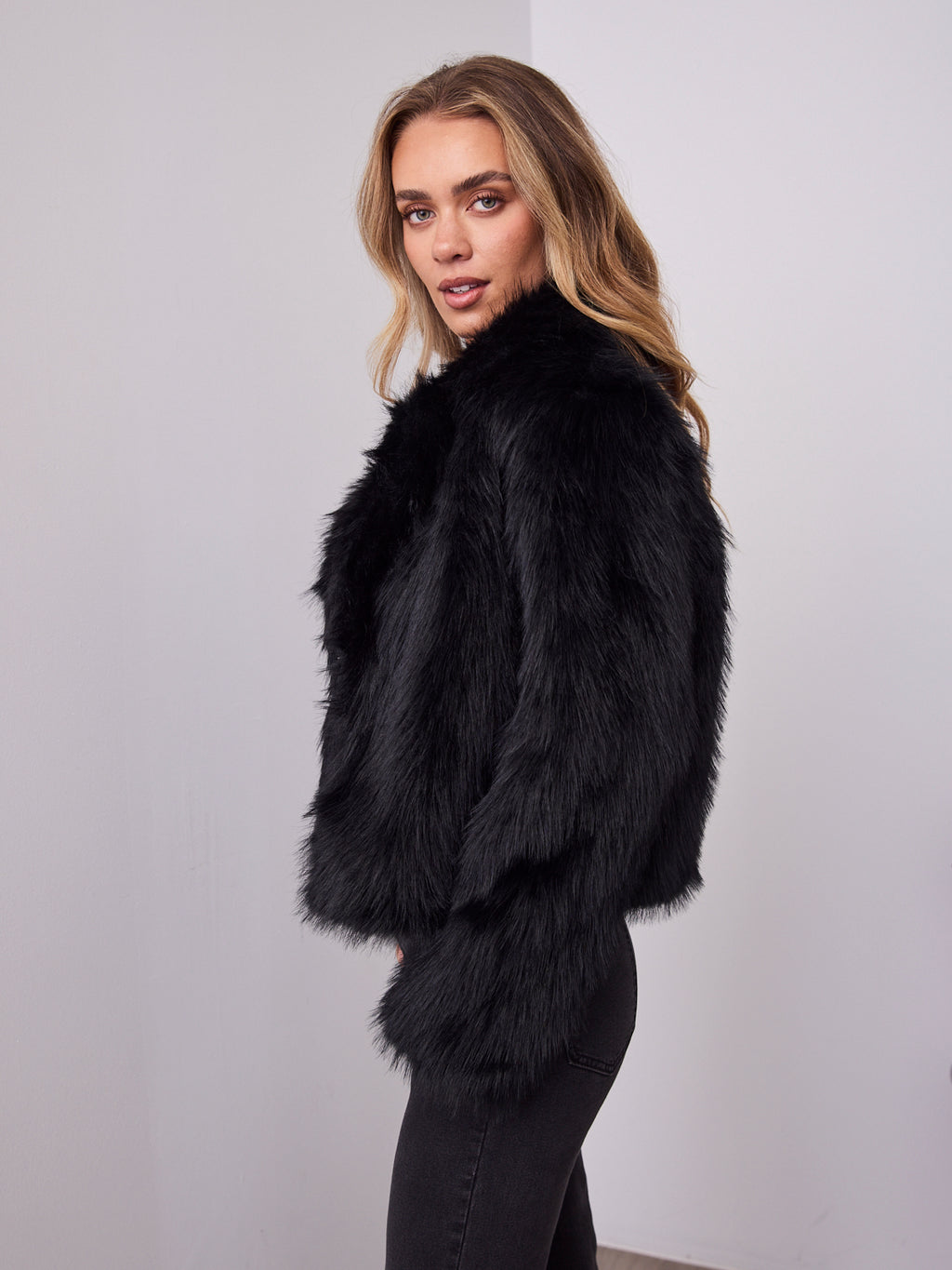 CHICAGO FAUX FUR JACKET - BLACK