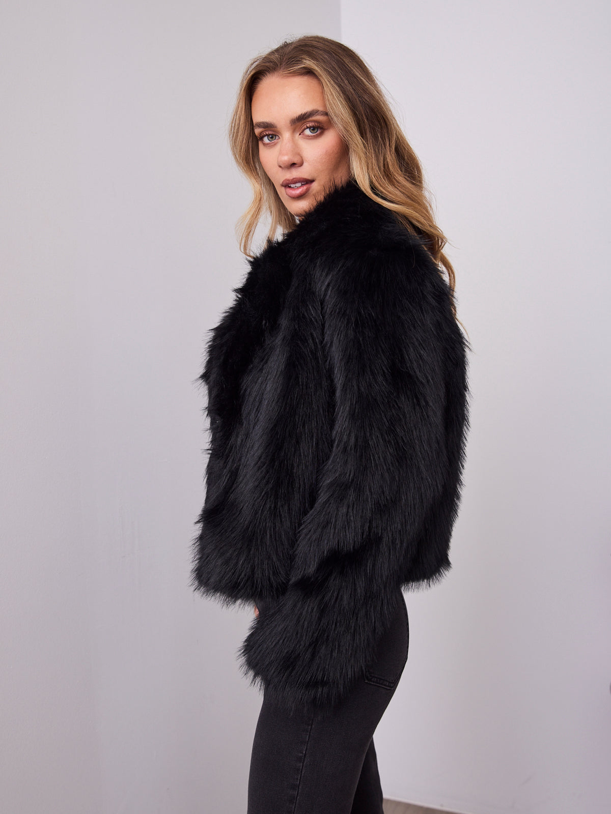 CHICAGO FAUX FUR JACKET - BLACK