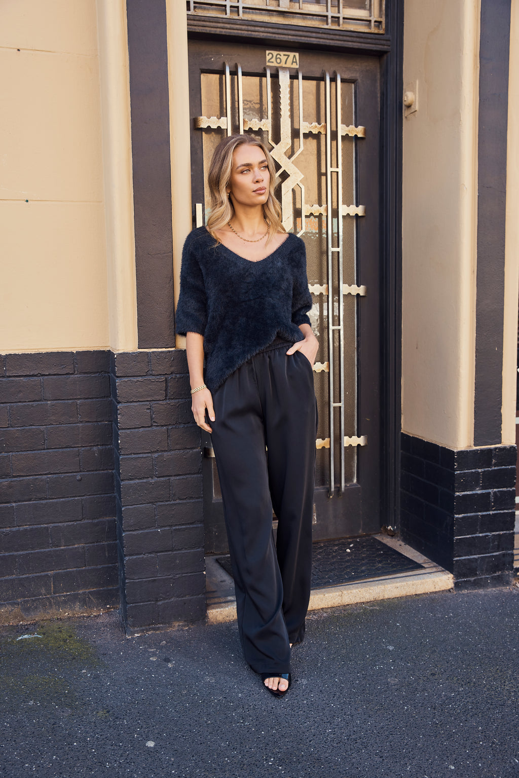 ESTA DEEP V NECK KNIT TOP - BLACK