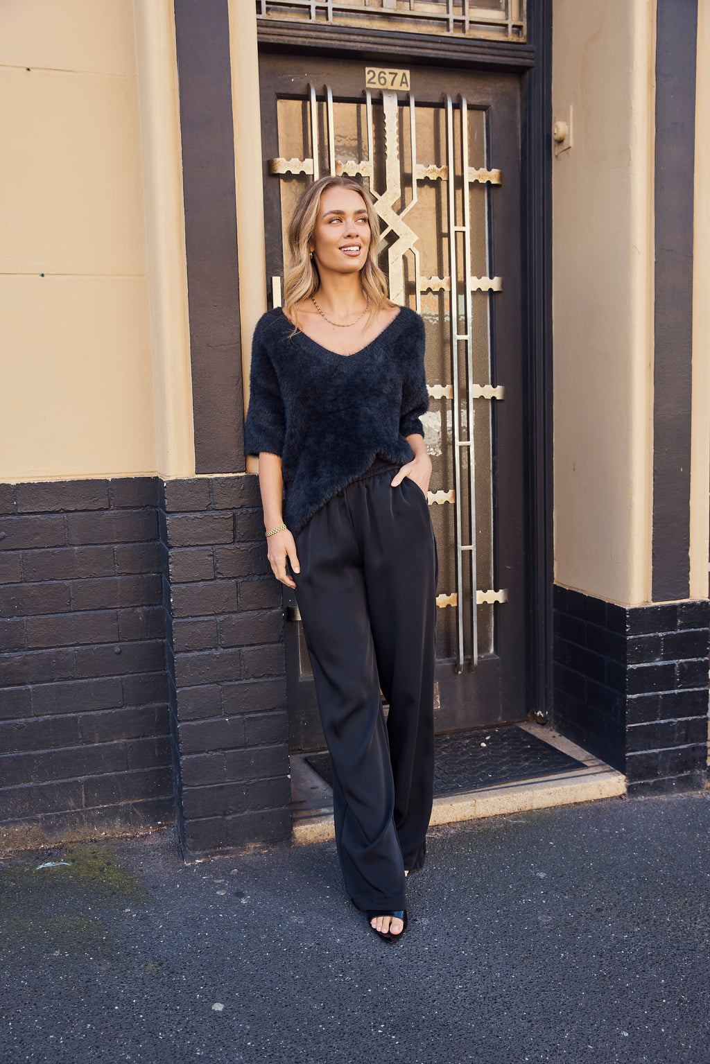 ESTA DEEP V NECK KNIT TOP - BLACK